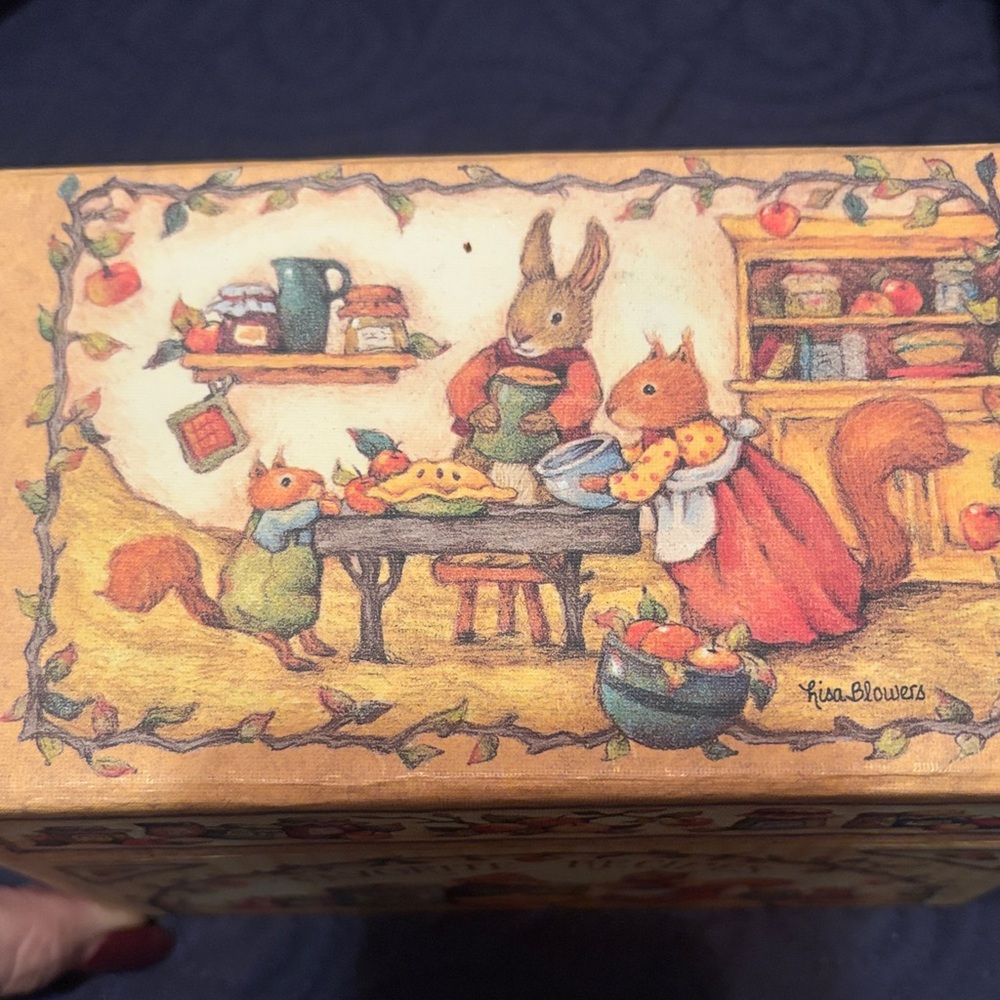New Whimsical Squirrel Recipe Box. - Picture 5 of 6